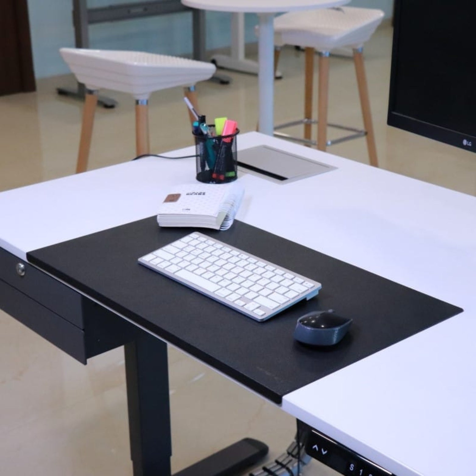 Ebco Worksmart Table Mat Black for Professional Workstations